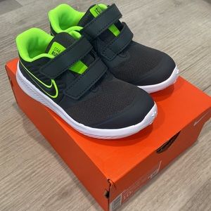 Nike Star Runner 2 Boys size 9c shoes Brand New In Box